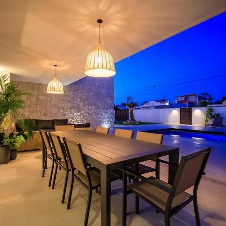 Mi Luna Vila *