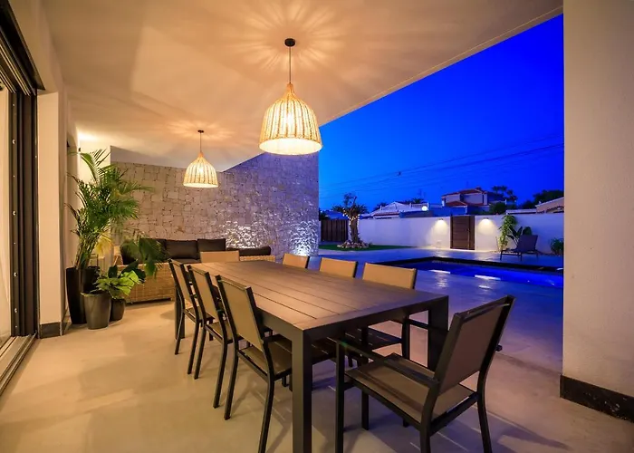 Mi Luna Villa *